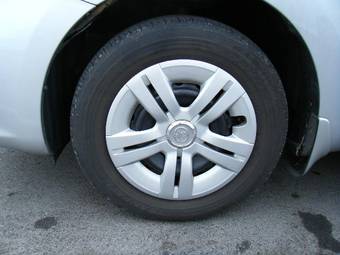 2004 Toyota Wish Photos