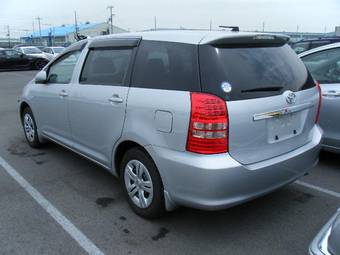 2004 Toyota Wish Pictures