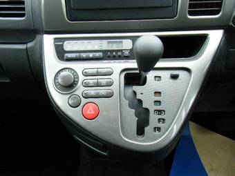 2004 Toyota Wish Wallpapers