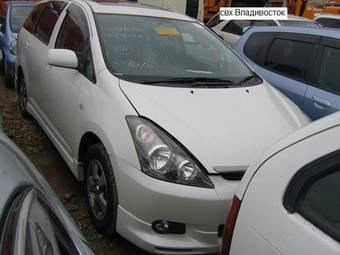 2004 Toyota Wish Photos