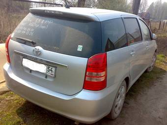 2004 Toyota Wish Pictures