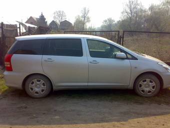 2004 Toyota Wish Pics