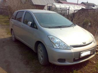 2004 Toyota Wish Pictures