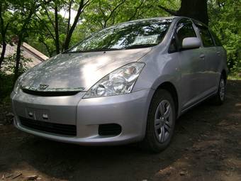 2004 Toyota Wish Pictures