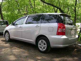 2004 Toyota Wish Photos