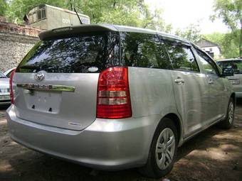 2004 Toyota Wish Photos