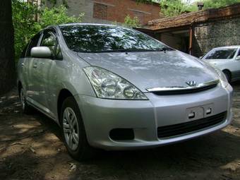 2004 Toyota Wish Pictures