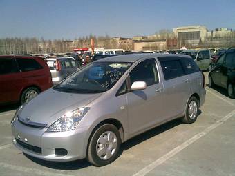 2004 Toyota Wish Photos