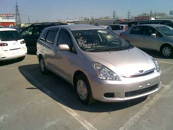2004 Toyota Wish Photos
