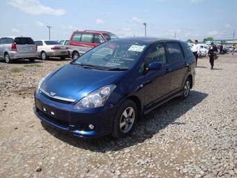 2004 Toyota Wish Pictures