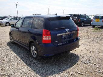 2004 Toyota Wish Pictures