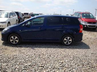 2004 Toyota Wish Photos