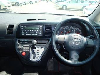 2004 Toyota Wish Photos