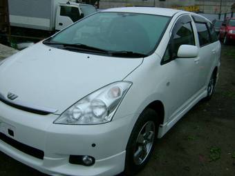 2004 Toyota Wish Photos