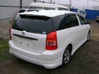 2004 Toyota Wish Wallpapers