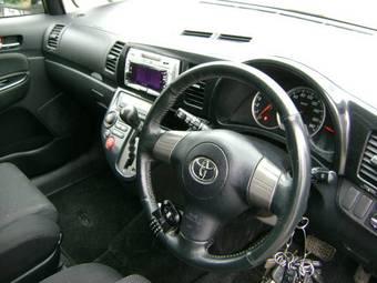 2004 Toyota Wish Pictures