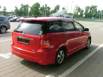 2004 Toyota Wish Photos