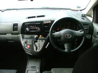 2004 Toyota Wish Pics