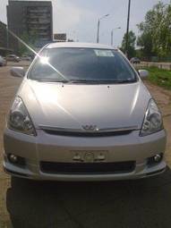 2004 Toyota Wish Pictures