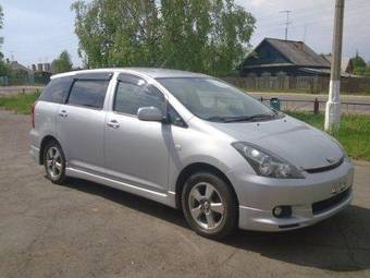 2004 Toyota Wish Photos