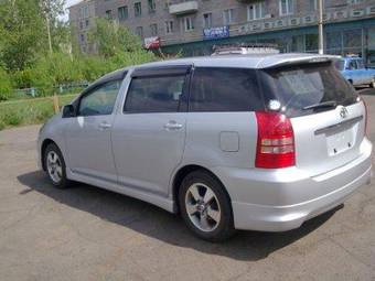 2004 Toyota Wish Photos
