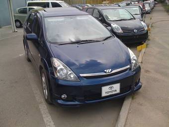 2004 Toyota Wish Pics