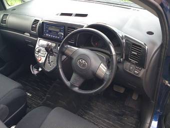 2004 Toyota Wish Photos