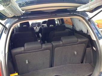 2004 Toyota Wish Photos