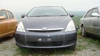 2004 Toyota Wish Photos