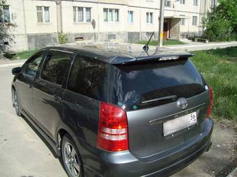 2004 Toyota Wish Pictures