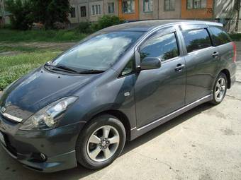 2004 Toyota Wish Photos