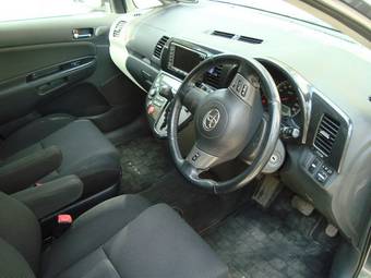 2004 Toyota Wish Wallpapers