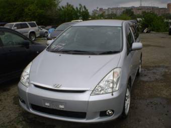 2004 Toyota Wish Wallpapers