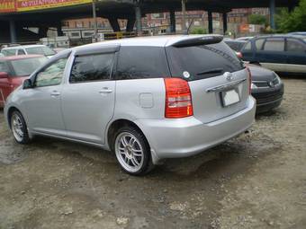 2004 Toyota Wish Images