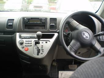 2004 Toyota Wish Pics