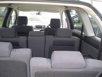 2004 Toyota Wish Pictures