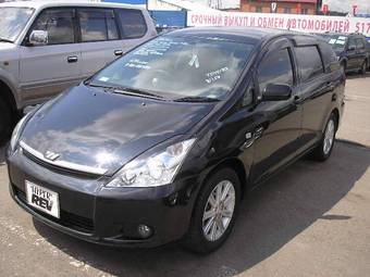 2004 Toyota Wish Images