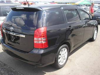 2004 Toyota Wish Pictures