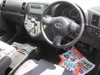 2004 Toyota Wish Pics