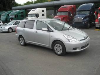 2004 Toyota Wish Pictures
