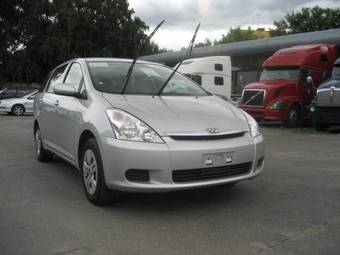 2004 Toyota Wish Pictures