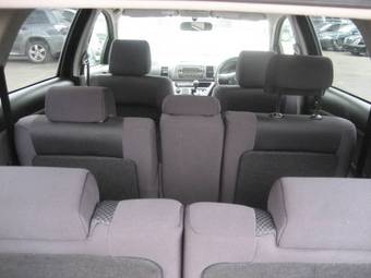 2004 Toyota Wish Photos