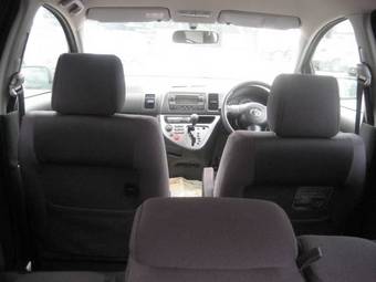 2004 Toyota Wish Photos