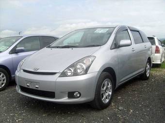 2004 Toyota Wish Pictures