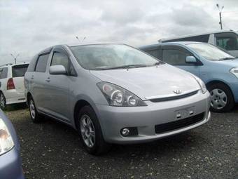 2004 Toyota Wish Pictures