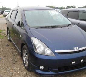 2004 Toyota Wish Pictures