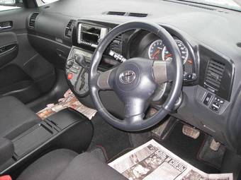 2004 Toyota Wish Pictures