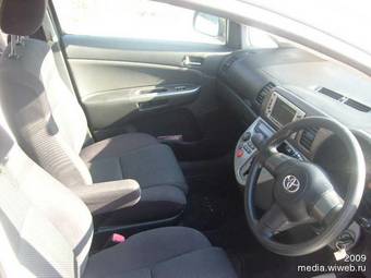 2004 Toyota Wish Wallpapers