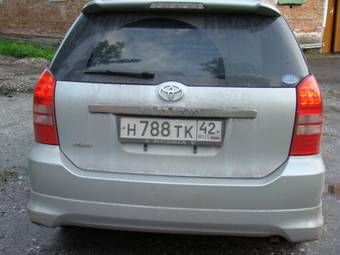 2004 Toyota Wish Photos