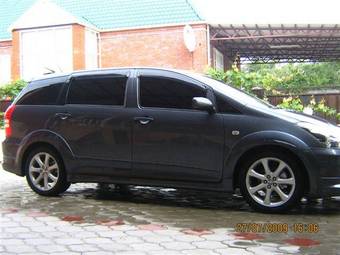 2004 Toyota Wish Photos